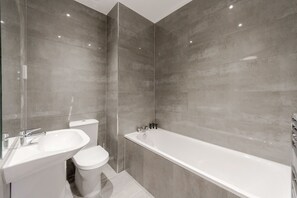 Combined shower/tub, deep soaking tub, hair dryer, towels