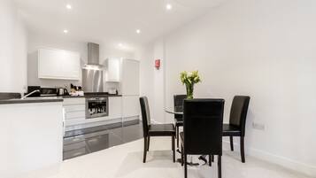 Apartment, 1 Bedroom | Private kitchen | Fridge, microwave, oven, dishwasher