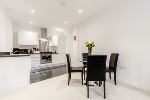 Private kitchen - Roomspace Apartments -Nouvelle House (Sutton)