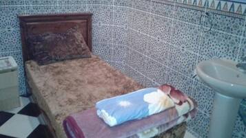Single Room | Free WiFi, bed sheets