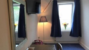 Budget Double Room | 免費無線上網、床單