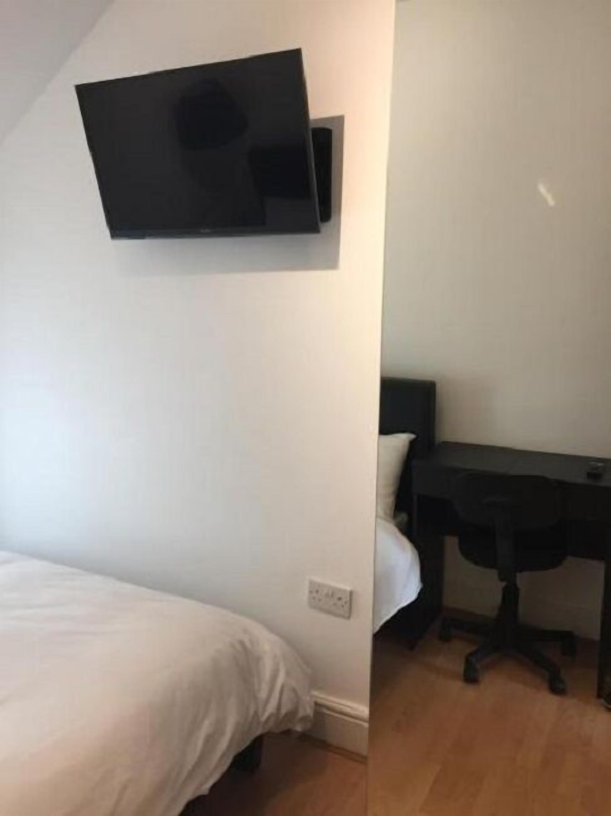 Photo - 3 Luxury En-suite Bedrooms