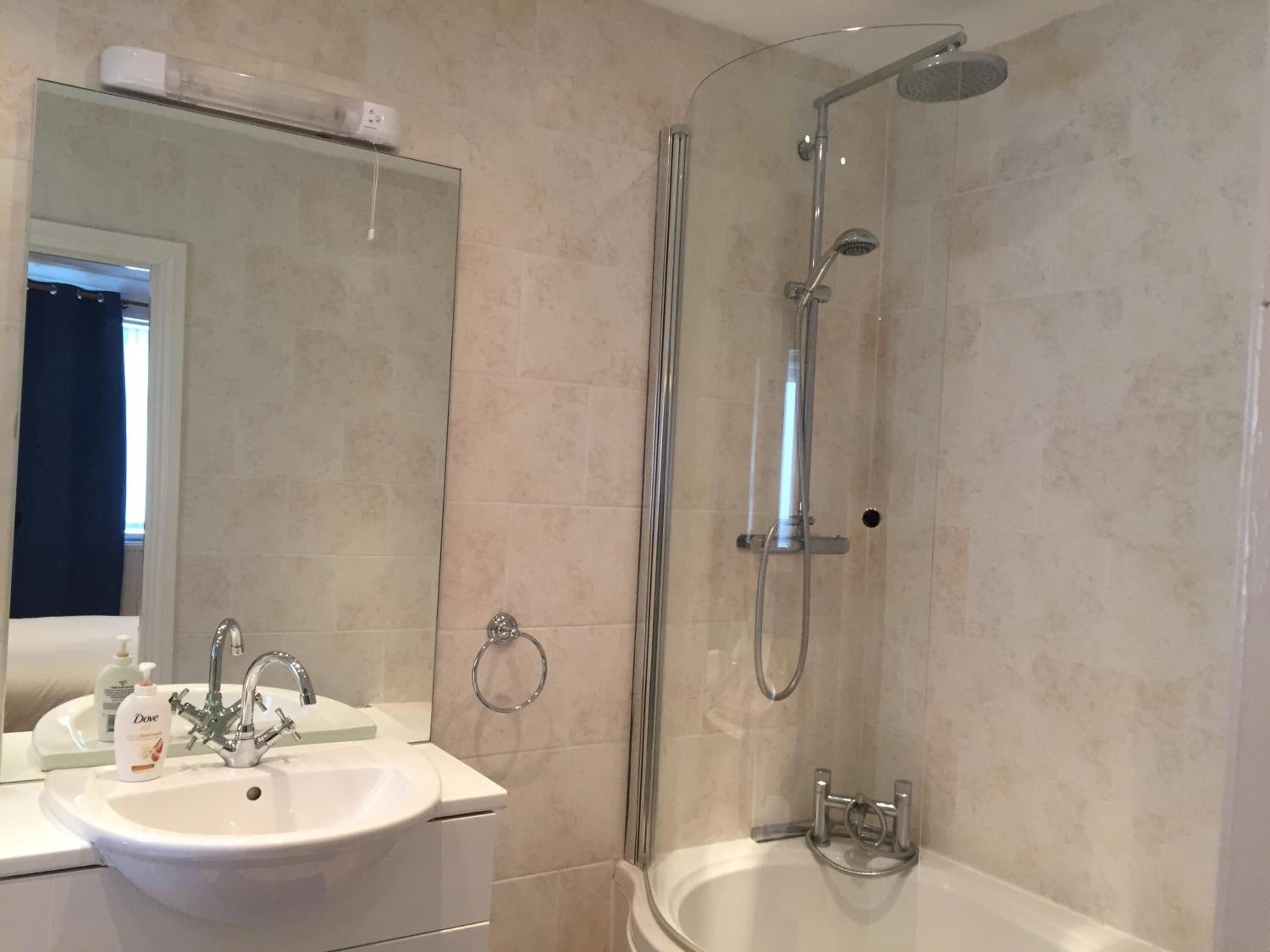 淋浴设施、吹风机、毛巾