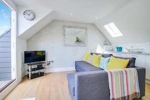 Apartment, 2 Bedrooms, Balcony | Living area | Flat-screen TV - 12A Cathedral Walk (Chelmsford)