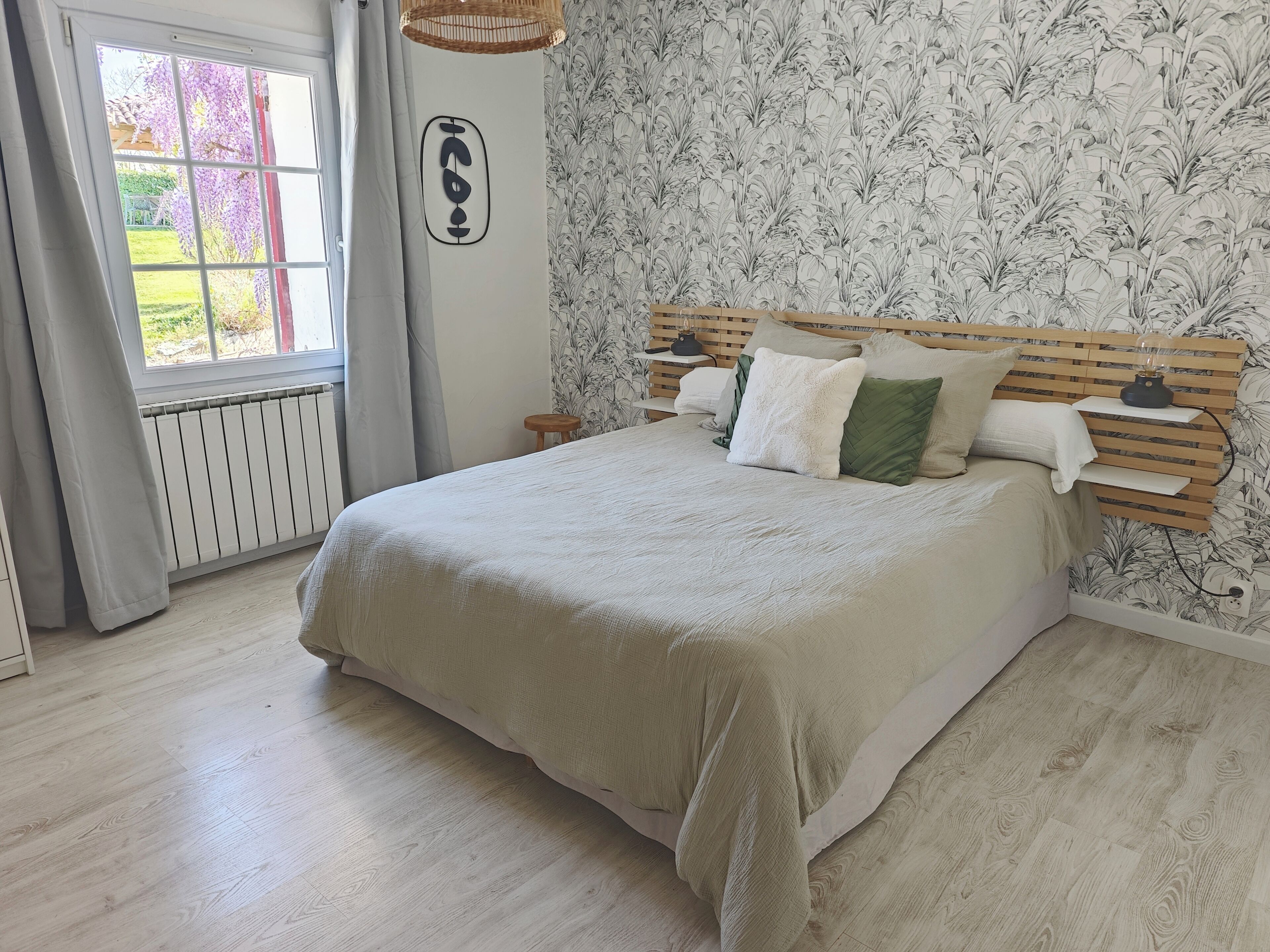 Chambre Double Confort (Mimizan) | 1 chambre, literie de qualité supérieure, décoration personnalisée