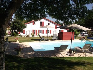 Seasonal outdoor pool, pool umbrellas, pool loungers - La forge de Clermont - Chambres d'Hôtes (Clermont)