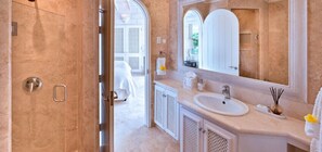 ฝักบัวในอ่างอาบน้ำ