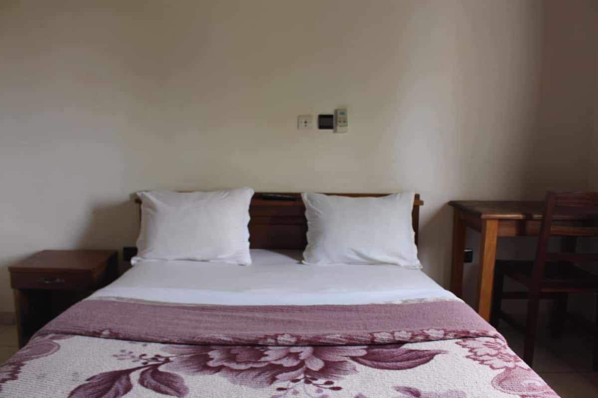 Superior Double Room, City View | Desk, free WiFi, bed sheets
