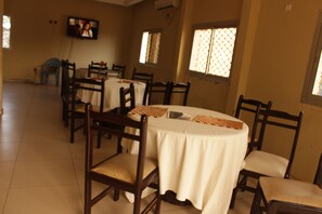 Breakfast, lunch, dinner served; local and international cuisine  - Hotel Massoh (Bertoua)