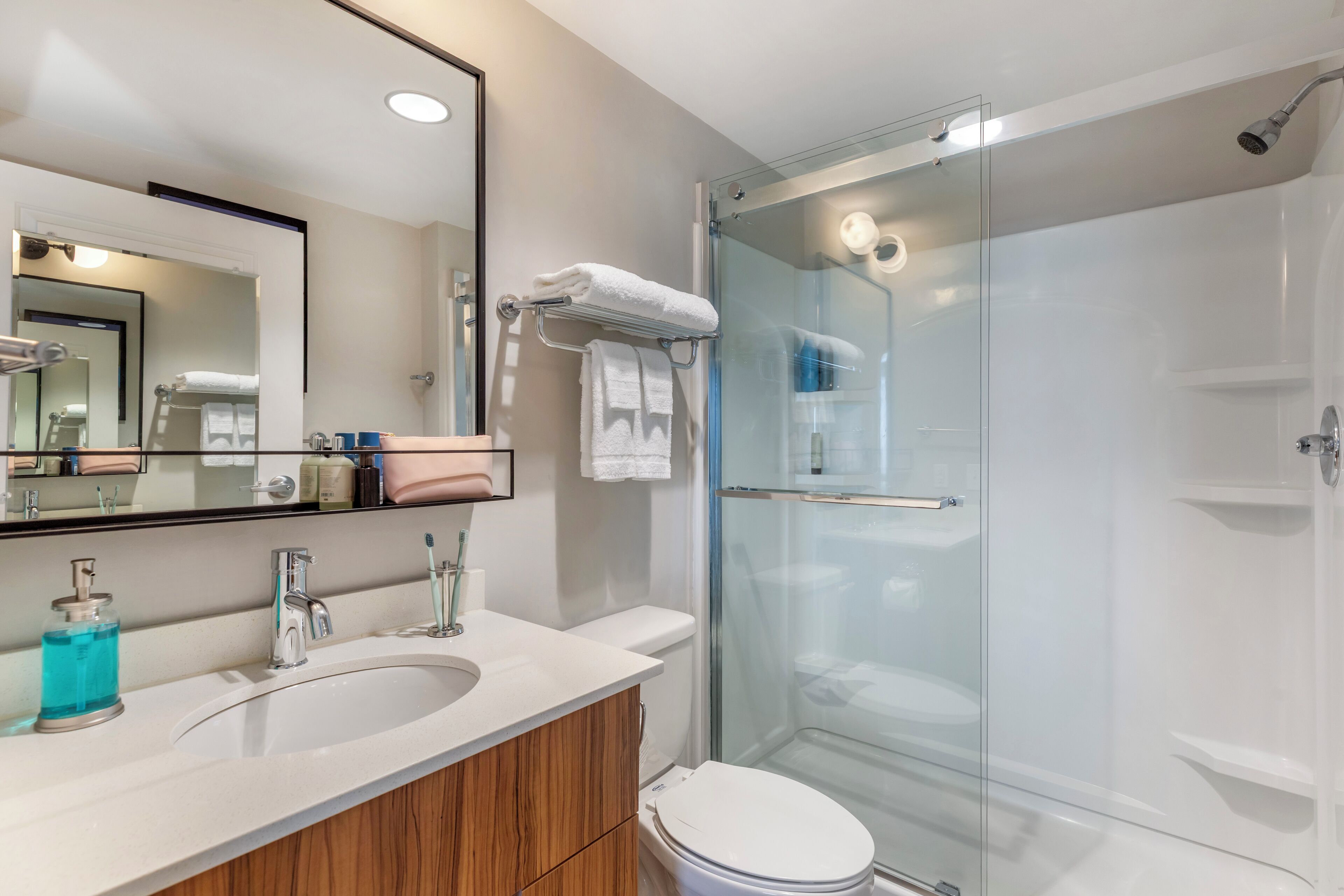 Studio Suite, 1 Queen Bed, Non Smoking, Kitchen | Bathroom