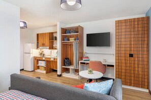 Flat-screen TV - Uptown Suites Extended Stay Denver CO – Westminster (Westminster)