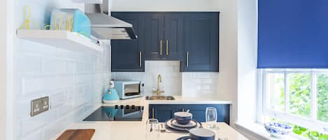 Studio | Eigene Küche | Kühlschrank, Mikrowelle, Herdplatte, Wasserkocher