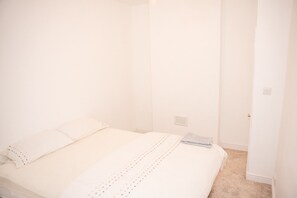 Iron/ironing board, free WiFi, bed sheets - Victoria Holiday Home (Manchester)