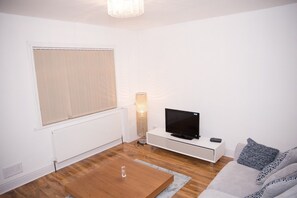 Flat-screen TV - Victoria Holiday Home (Manchester)