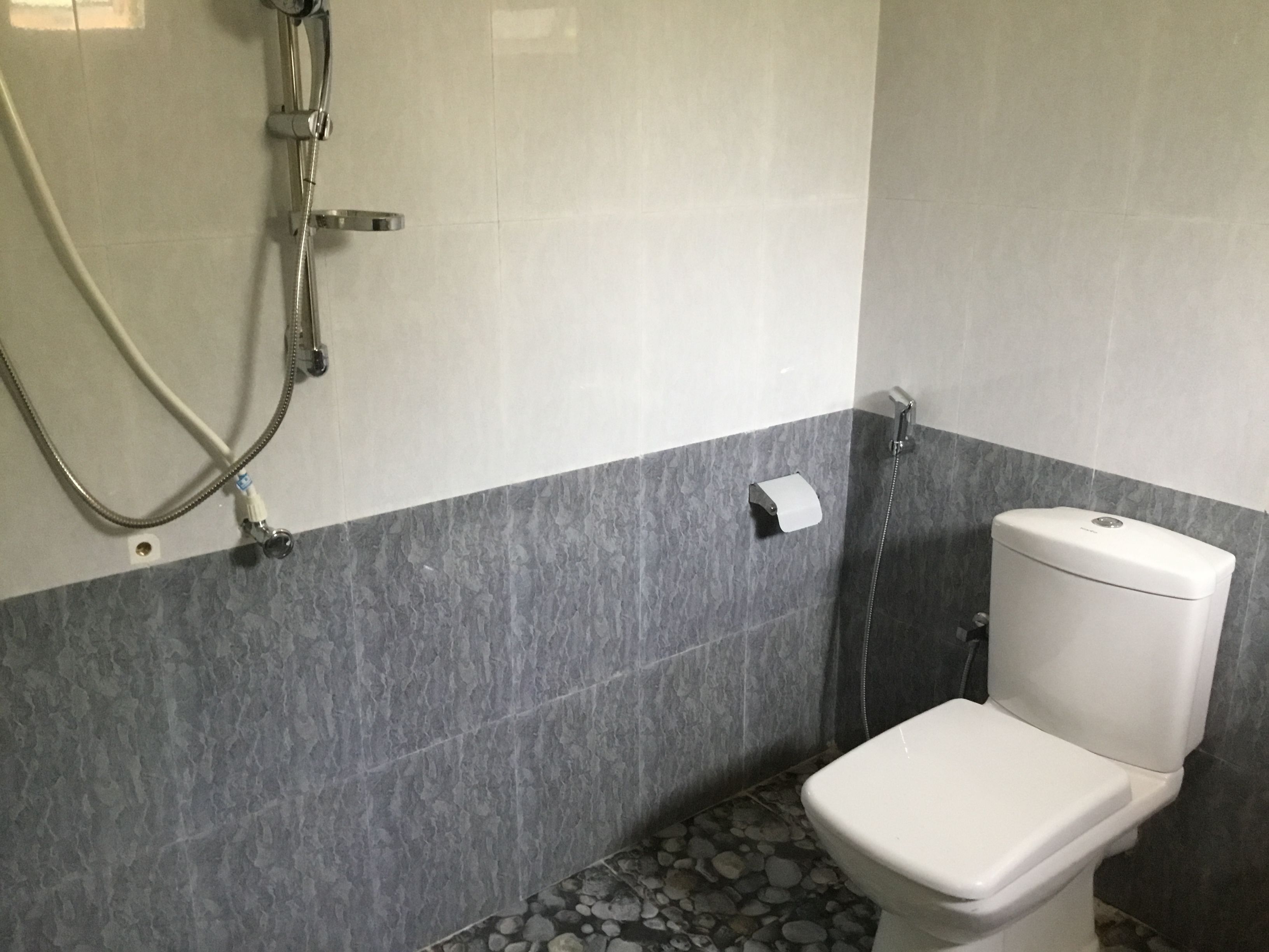 Dormitorio condiviso, dormitorio misto, accessibile ai disabili, non fumatori | Bagno | Doccia, soffione a pioggia, asciugamani