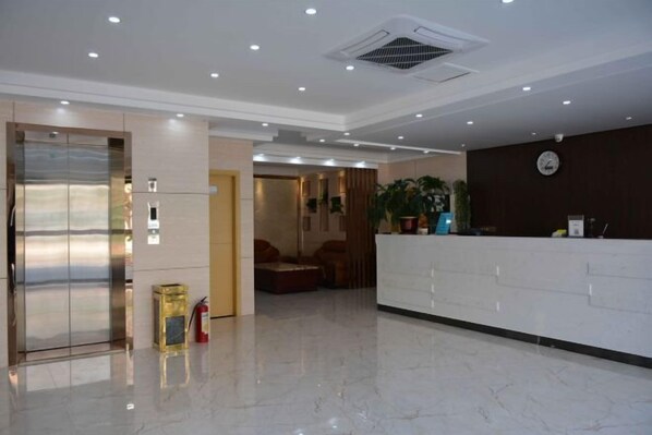 Lobby - Heyi Express Hotel (Zhuhai Weichuangli Industrial Park) (ZHUHAI)