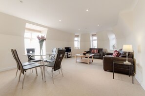 Lägenhet - 2 sovrum | Vardagsrum | Platt-tv och dvd-spelare