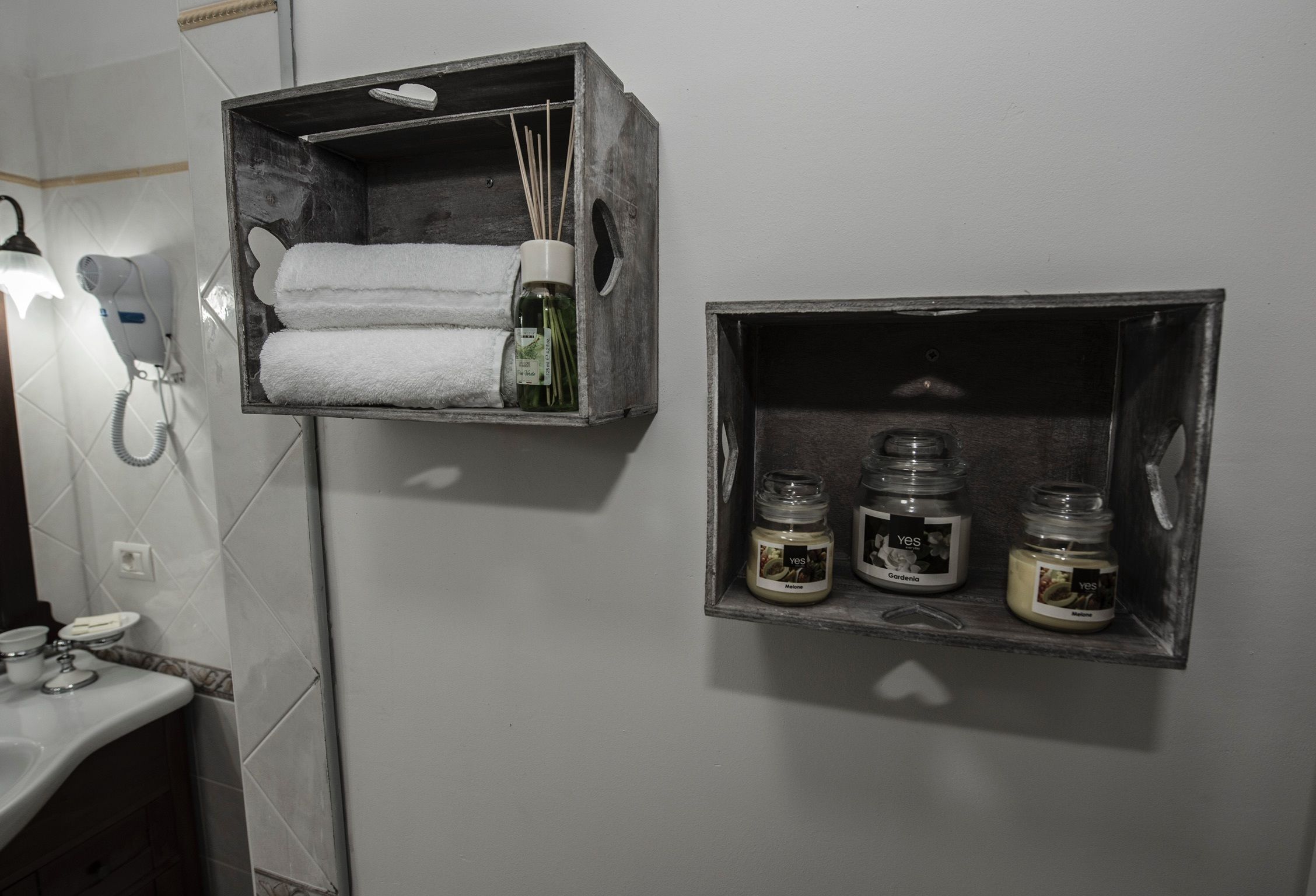 Quarto casal, vista para o mar | Comodidades do banheiro | Chuveiro, produtos de toalete grátis, secador de cabelo, bidê