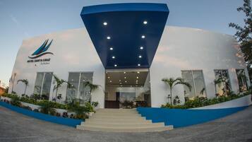 Vista frontal de la propiedad