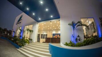 Vista frontal de la propiedad