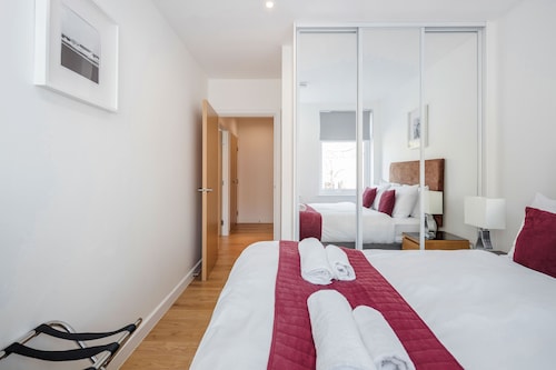 Roomspace Apartments -Swan House