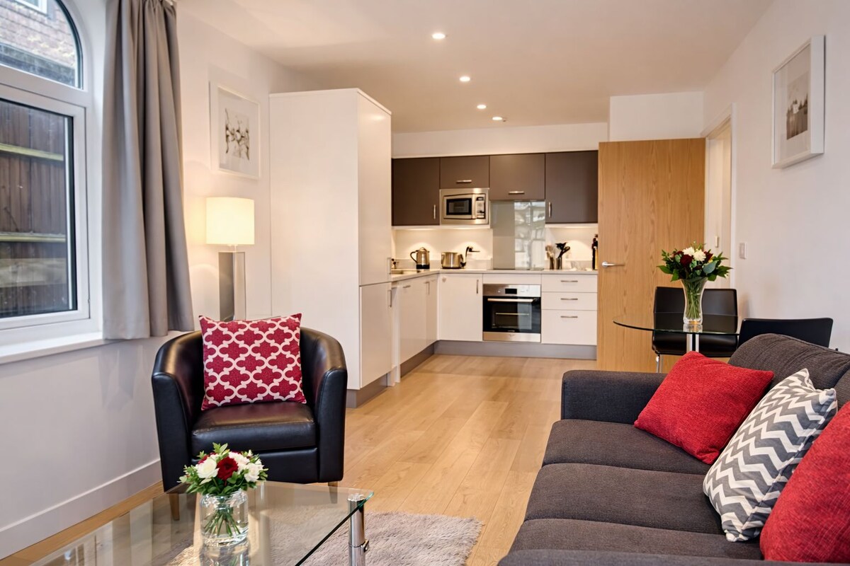 Apartment, 2 Bedrooms | Living area | Smart TV