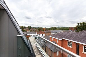 Balcony - Roomspace Apartments -Swan House (Leatherhead)