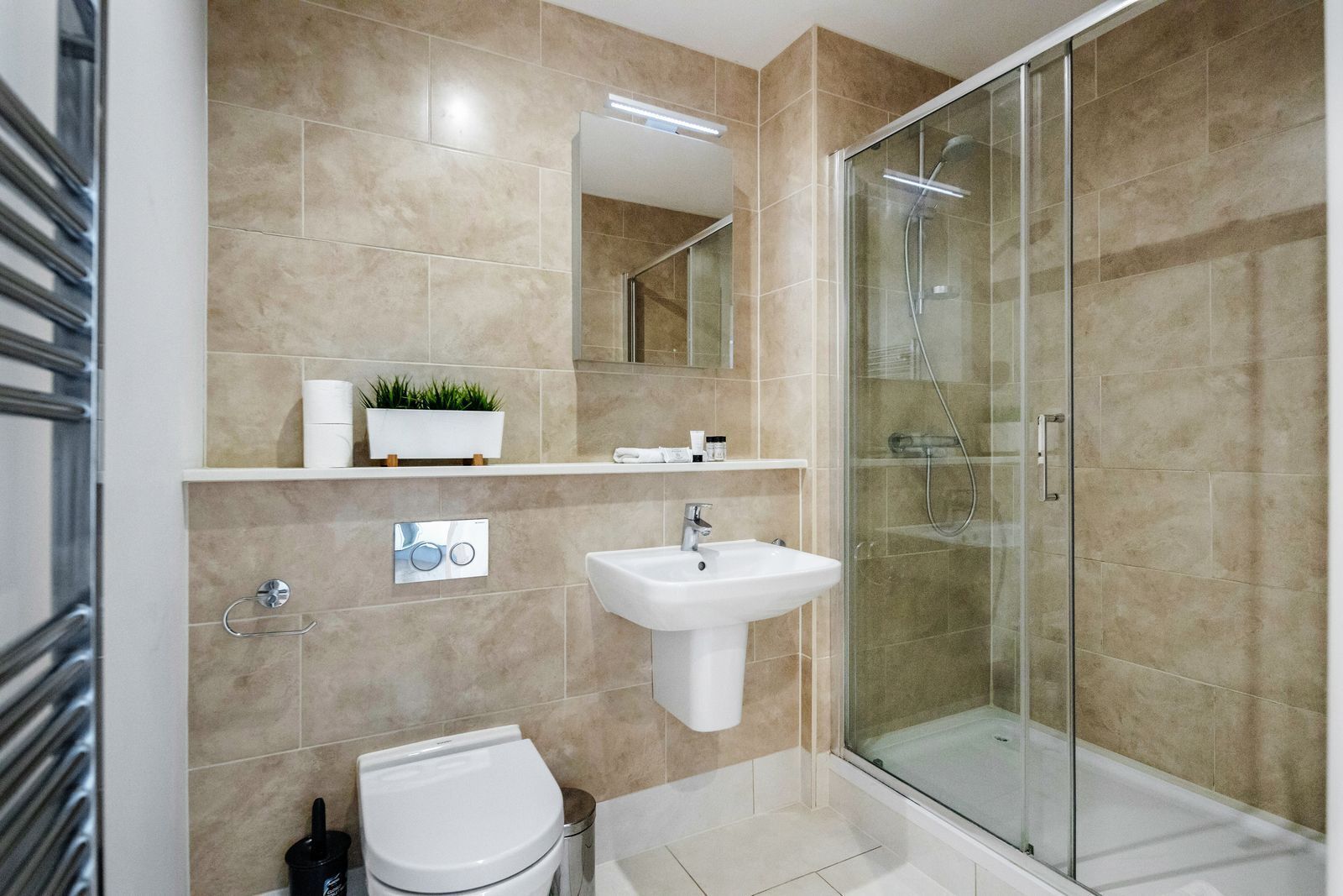 Apartment, 1 Bedroom | Bathroom | Shower, hair dryer, towels