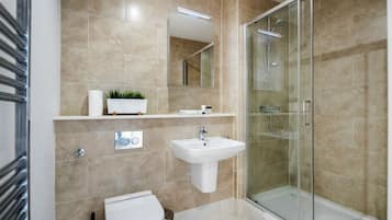 Apartment, 1 Bedroom | Bathroom | Shower, hair dryer, towels