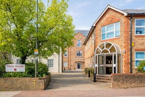 Unclassified image, 2 of 26, button - Roomspace Apartments -Swan House (Leatherhead)