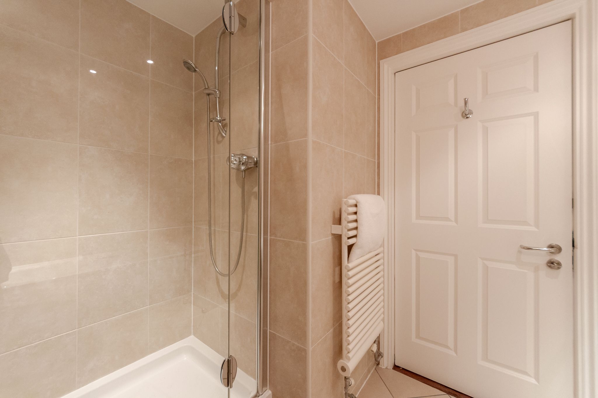 Lejlighed - 2 soveværelser | Badeværelse | Kombination af bruser/badekar, hårtørrer, håndklæder, Shampoo