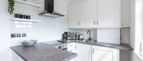 Apartment, 1 Bedroom | Private kitchen | Fridge, microwave, oven, stovetop