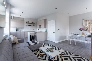 Apartment, 2 Bedrooms, Non Smoking | Living room | 32-inch flat-screen TV with satellite channels, TV - Exhale (Southend-on-Sea)