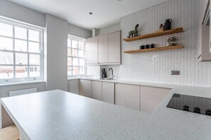 Apartment, 2 Bedrooms, Non Smoking | Private kitchen | Fridge, stovetop, electric kettle, toaster - Exhale (Southend-on-Sea)