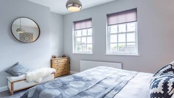 Apartment, 2 Bedrooms, Non Smoking | 2 bedrooms, individually decorated, individually furnished