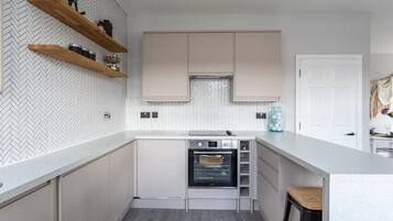 Apartment, 2 Bedrooms, Non Smoking | Private kitchen | Fridge, stovetop, electric kettle, toaster