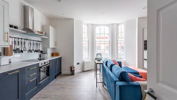 Apartment, 2 Bedrooms, Non Smoking | Private kitchen | Fridge, microwave, oven, stovetop