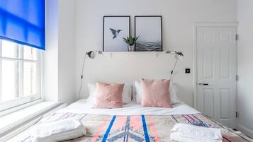 Apartamento, 2 quartos, para não fumantes | 2 quartos, individualmente decorados, individualmente mobiliados