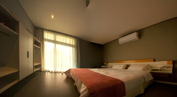 Apartment, 1 King Bed, Non Smoking, City View | 1 bedroom, in-room safe, desk, blackout drapes