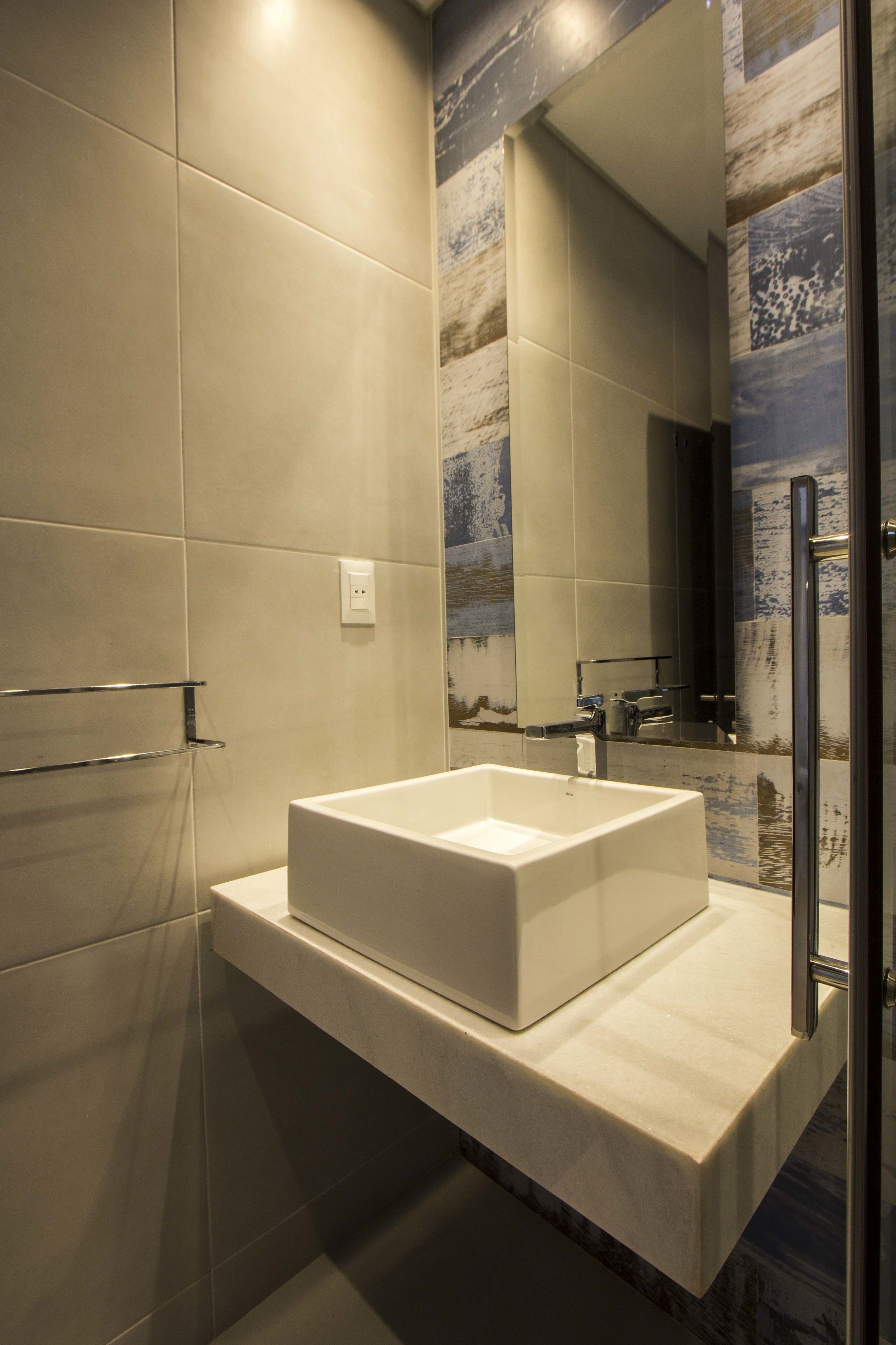 shower, free toiletries, towels, shampoo