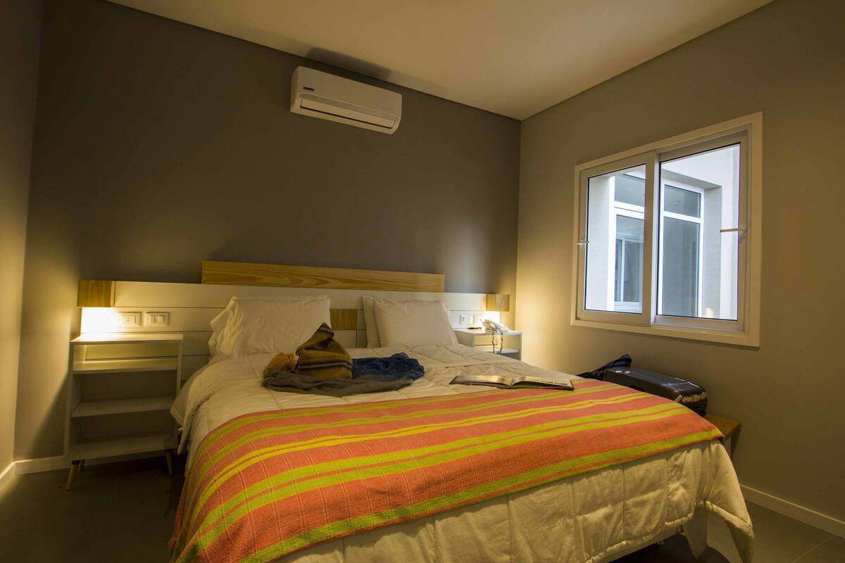 家庭公寓, 1 间卧室, 无烟房, 城市景观 (2 Single Bed/Twin Bed and 1 Queen Bed) | 1 多间卧室、客房内保险箱、办公桌、遮光窗帘