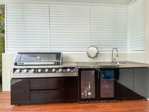 Refrigerador, parrilla de estufa, lavavajillas y tostadora 