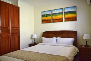 2 bedrooms, in-room safe, iron/ironing board, free WiFi