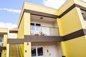 Exterior - Bright Condo steps to Eagle Beach (Oranjestad-West)