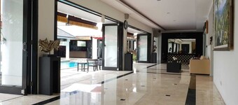 4 BR, Nusa Dua Bali Private Villa, Kids Friendly, BBQ, Gym, Big Pool & Billiard