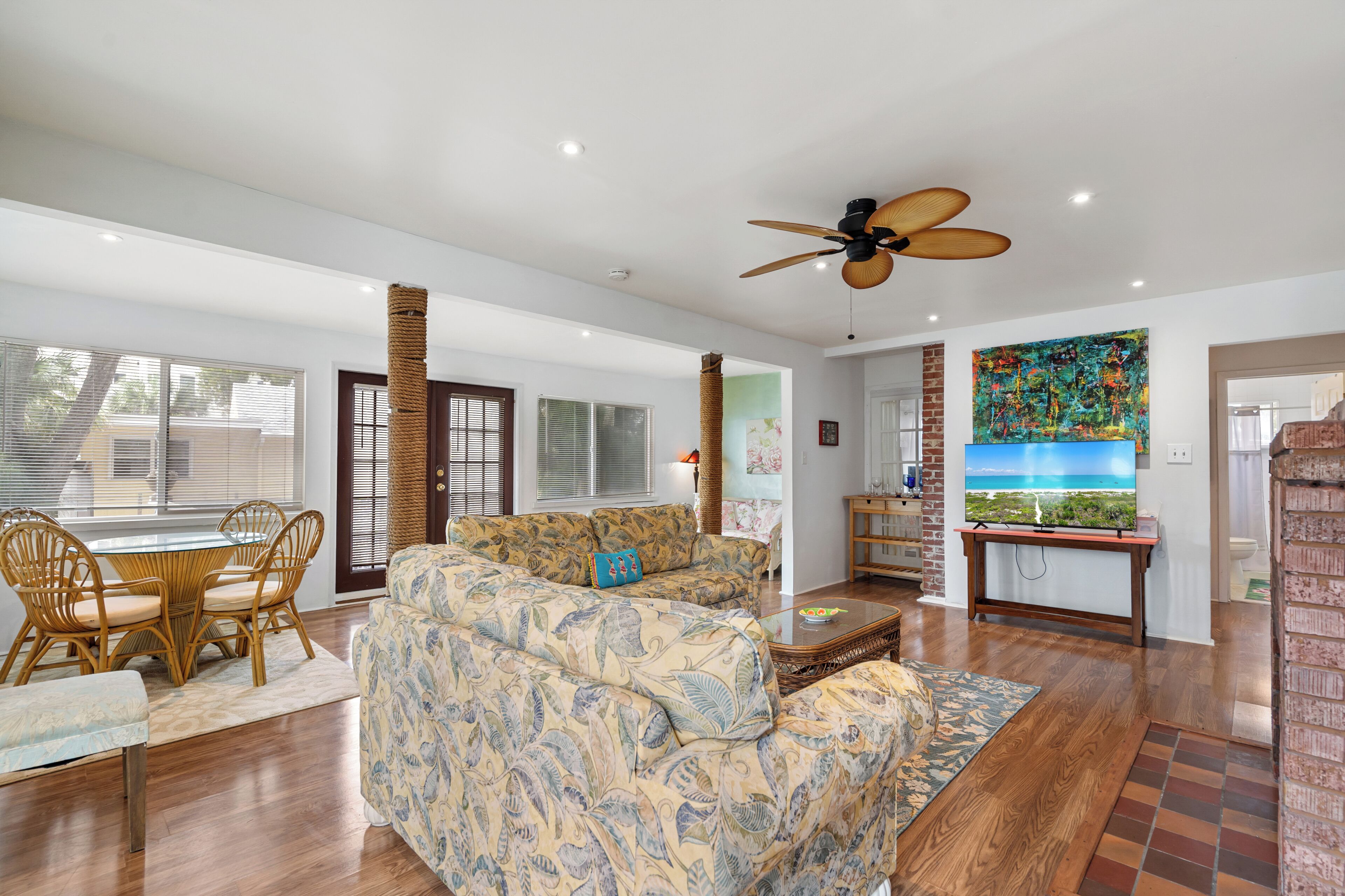 Sunshine Pine Treasure Island Beach Sleeps 12 - Madeira Beach, FL