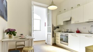 Oven, stovetop, dishwasher, ice maker