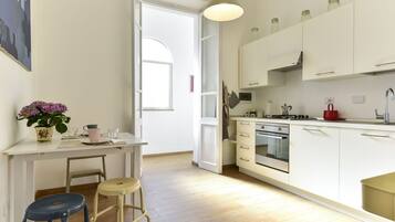 Four, plaque de cuisson, lave-vaisselle, distributeur de glaçons