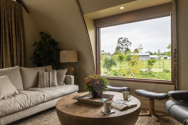 Smart TV, fireplace, books - Glenlowren - A magical haven in the Yarra Valley (Dixons Creek)