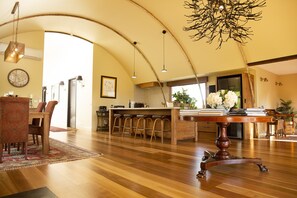 Dining - Glenlowren - A magical haven in the Yarra Valley (Dixons Creek)